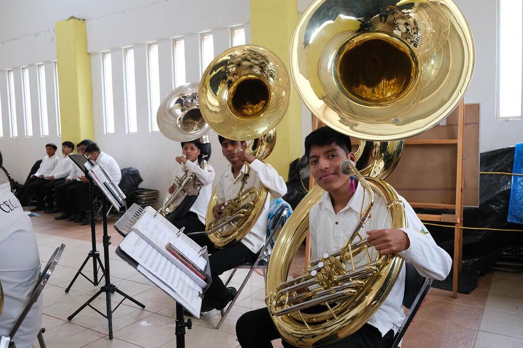 Banda oficial del Centro de Formación Musical y Desarrollo Cultural (CECAM) en Santa María Tlahuitoltepec, Oaxaca, México.